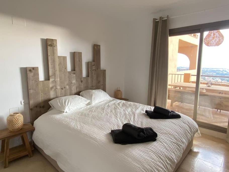 Elegant Apartment, Stunning Views, Fully Renovated In La Hacienda Del Senorio De Cifuentes Apartamento