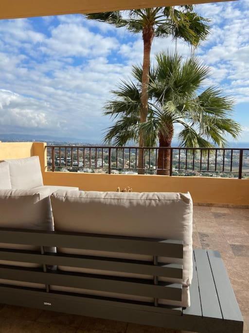 Apartment Elegant Apartment, Stunning Views, Fully Renovated In La Hacienda Del Senorio De Cifuentes Estepona